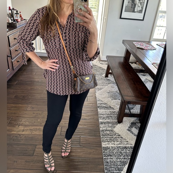 Pleione Classic Lightweight Flowy Size Medium - Picture 3 of 16